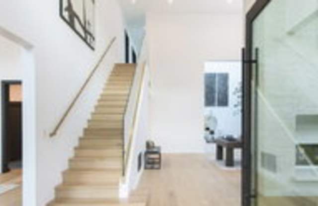 1378 North Doheny Drive Gallery 4