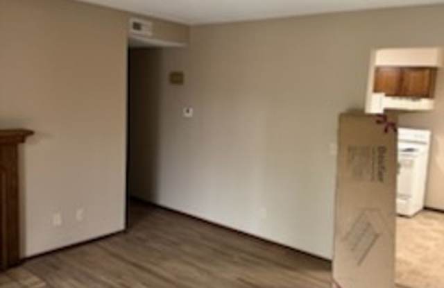Full Featured unit in quiet complex.  In unit laundry, garage, pool. Gallery 4