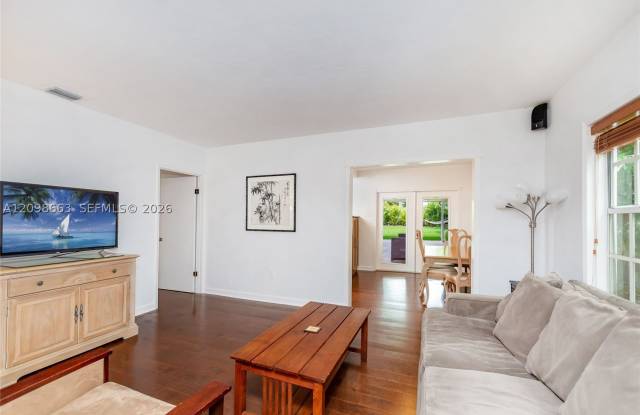 2920 SW 30th Ct Gallery 4