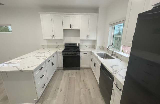 4BD/2BA, Quick Walk to Campus! Gallery 3