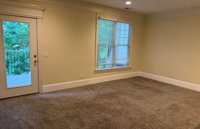 Secure & Stylish 1-Bedroom in the Heart of Midtown Gallery 4