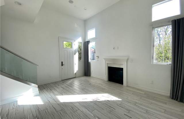 11939 Riverside Drive Gallery 3