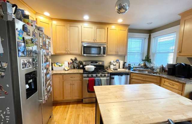 Mission Hill 4 Bed – 3.5 Bath – Central Air – Garage Parking – No Fee – 9/1 Gallery 3