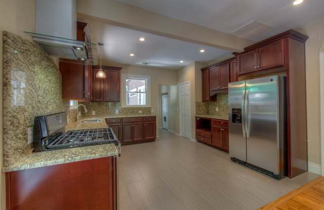 UT PRE-LEASE: 3 BR / 2 BA Completely Remodel - North Campus - Big Backyard Gallery 3