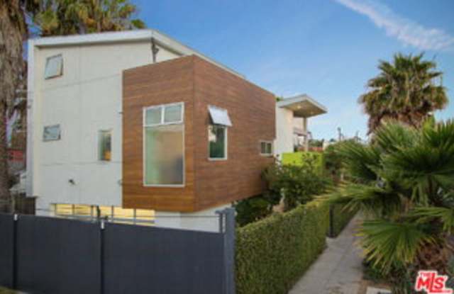 1046 6th Avenue Gallery 2