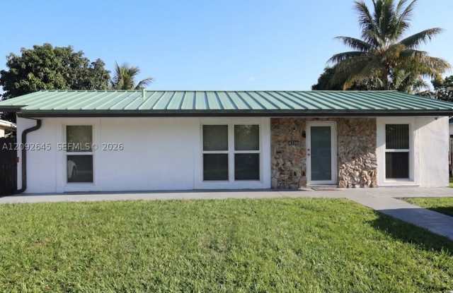 4330 NW 203rd Ter Gallery 1