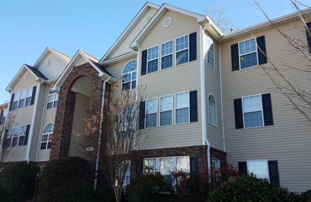 Nice condo, top floor, convenient to hospitals and shopping photos photos