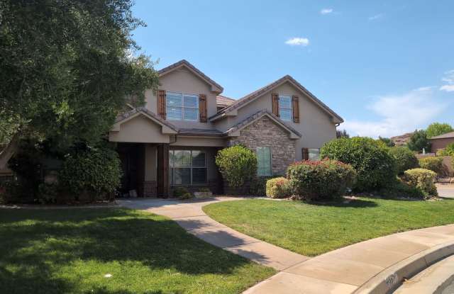 PET FRIENDLY -Spacious 6 Bedroom Home in St. George - 2182 South 2440 East, St. George, UT 84790