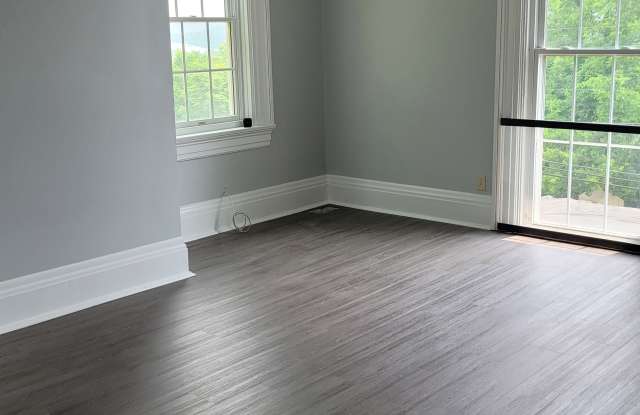 428 Sunnyside Avenue Gallery 3