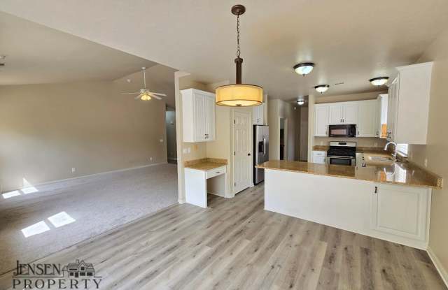 3 Bedroom with 3 Bath-New Carpet! $300 Move in Special photos photos