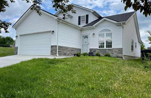 Lovely Single Family House with New Flooring & Paint! 2-Car Garage photos photos