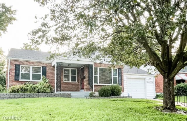 1501 Pinetree Ln. - 1501 Pine Tree Lane, Webster Groves, MO 63119