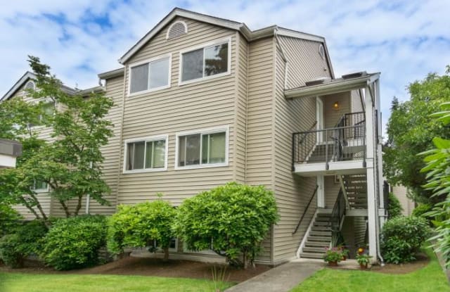 12020 NE 100th Ave., #M304 - 12020 100th Ave NE, Kirkland, WA 98034