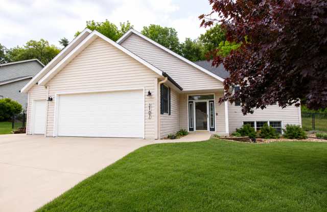 Beautifully Updated SW 4BR with Private Backyard photos photos