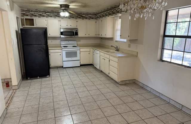 3802 Azalea Drive Gallery 4