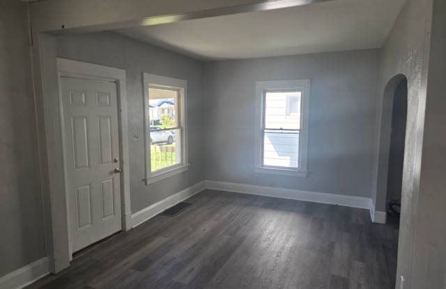 ***NEW ON THE MARKET....DRIVE BY TO CHECK IT OUT*** Gallery 4