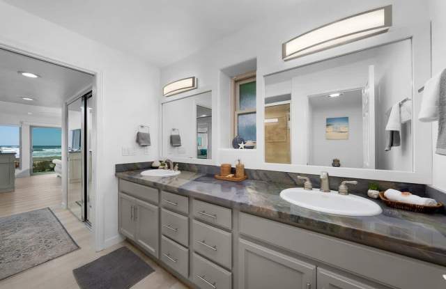 3901 Ocean Front Walk Gallery 2
