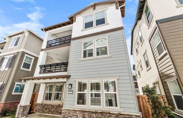 Modern 3-Level 5 Bedroom 4 Bathroom Newark Home with Resort-Style Amenities photos photos