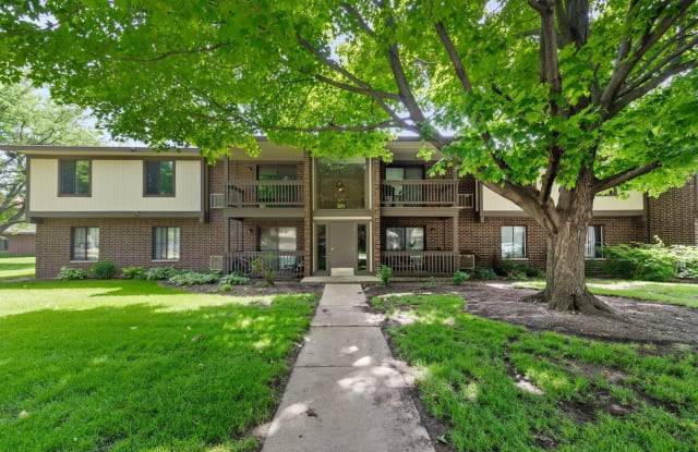 571 Somerset Lane - 571 Somerset Lane, Crystal Lake, IL 60014