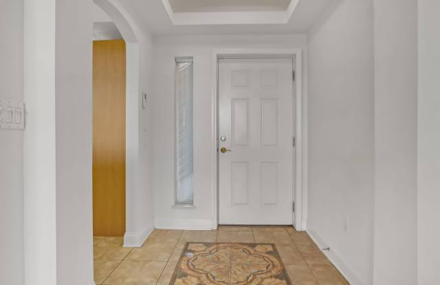 550 Jackson Avenue Gallery 4