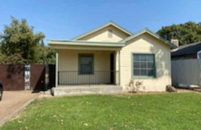 Adorable 2 Bedrooms and 1 bathroom home with large backyard photos photos Adorable 2 Bedrooms and 1 bathroom home with large backyard photos photos