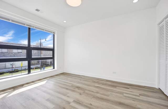 4350 West Lawrence Avenue Gallery 4