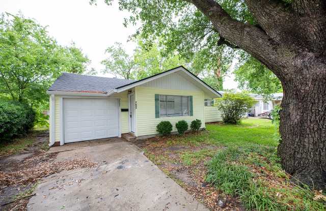 2005 13th St - 2005 13th Street, Lake Charles, LA 70601