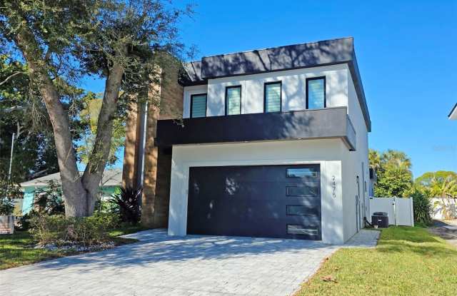 Bold Contemporary Sarasota Luxury Home. 4 Beds/ 4 Baths. Private Pool and Summer Grill. photos photos