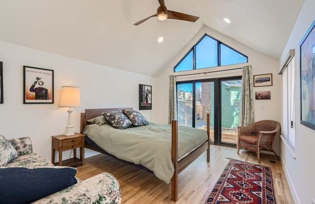 Downtown Louisville 3-BDR Fully Furnished Gem Gallery 4