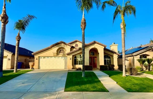 Spacious home with Solar! MOVE IN SPECIAL photos photos