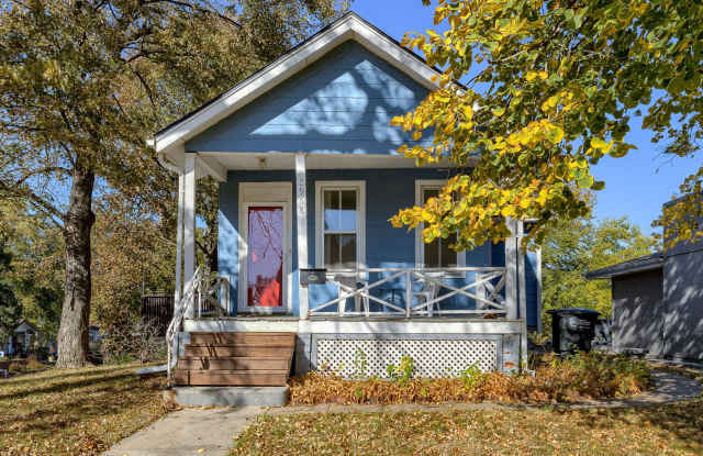 Cozy 1 Bedroom Bungalow!! photos photos