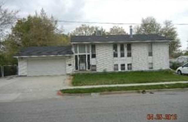 Great home with 2 car garage, deck and shed, fenced yard in Roy for rent photos photos