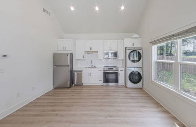 Modern 2‑Bedroom Retreat Near Westside Reservoir Park | 18-Month Lease Gallery 4