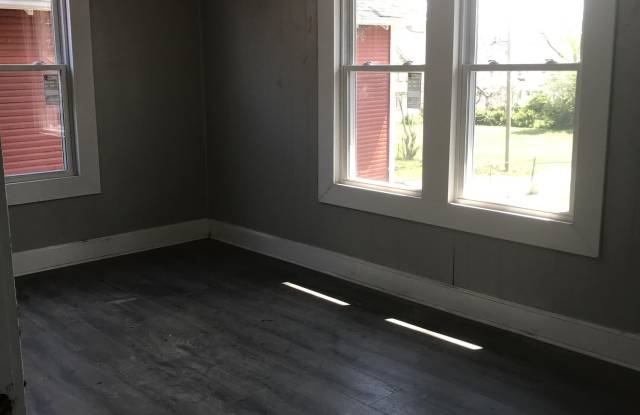 1585 Kent Street Gallery 4