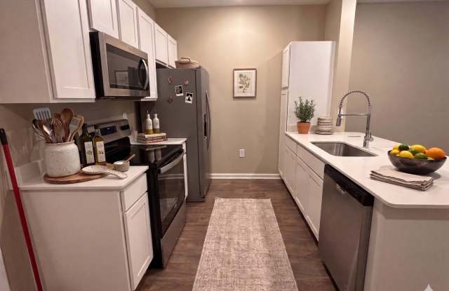 2 Bed/ 2.5 Bath Townhome! Move-In Ready! MOVE-IN SPECIAL: $500 OFF YOUR SECOND MONTH’S RENT! Gallery 3