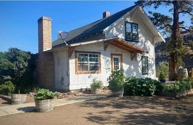 Historic Farmhouse in Crooked River Ranch Available! photos photos