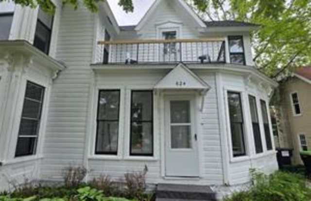 624 Michigan St photos photos