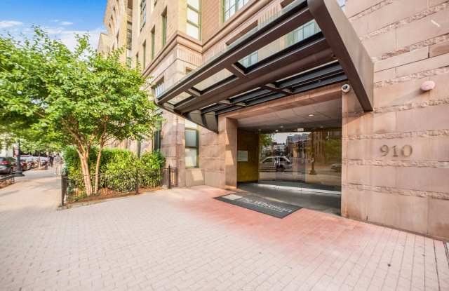 Available Now! High End 1 Bed/ 1 Bath in Amenity Rich Building photos photos