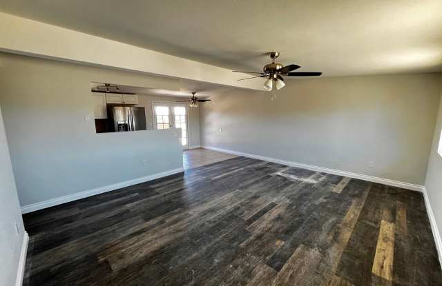 Newly Remodeled 3 Bedroom House in Indian Cove Neighborhood Gallery 4