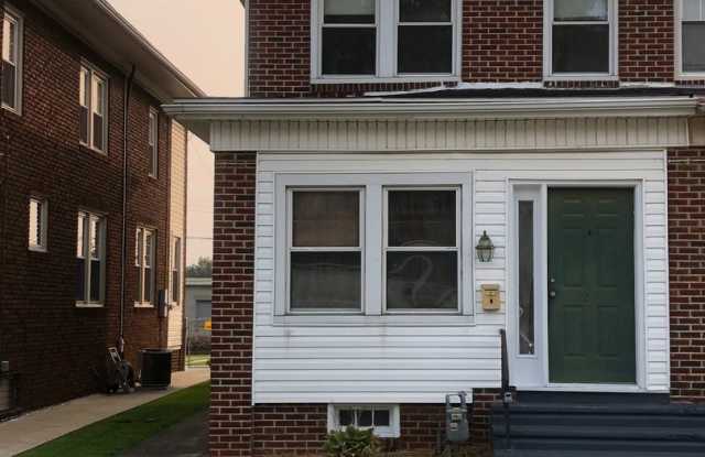 Available Now 3 bed 1 bath Located in Central School District - 1211 North Duke Street, North York, PA 17404