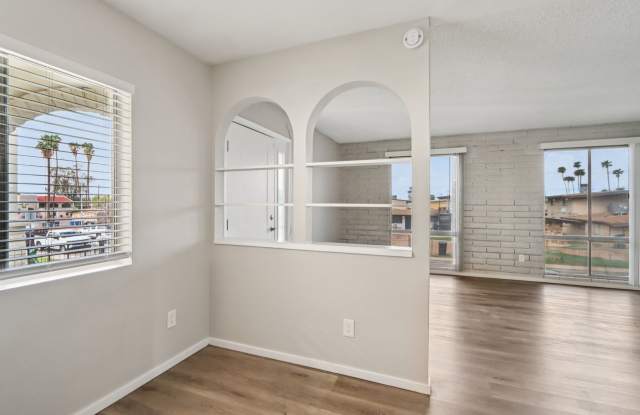 407 N Williams Gallery 2