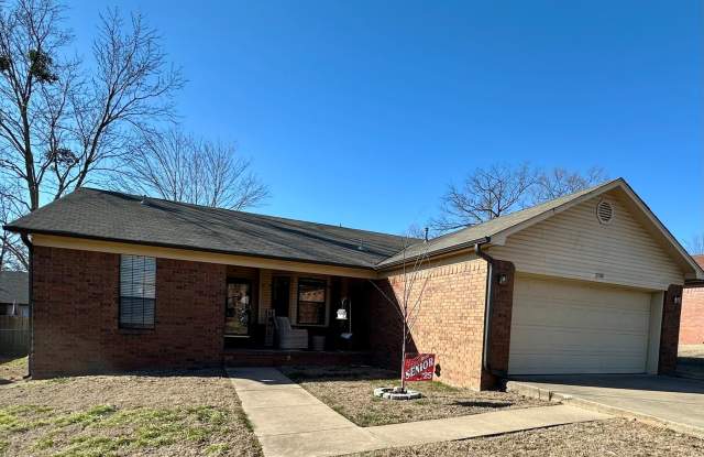 Welcome to this charming 3-bedroom, 2-bathroom home located in the heart of Russellville, AR. photos photos