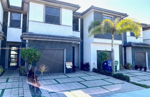 9116 NW 158th St - 9116 Northwest 158th Street, Miami Lakes, FL 33016