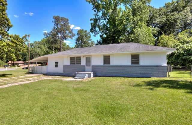 Beautifully Renovated 3 Bedroom Available! - 14 Woodside Road, Sumter County, SC 29150