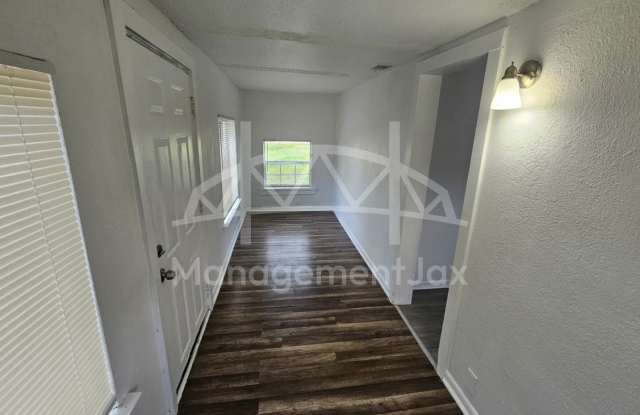 2210 Pullman Avenue Gallery 3