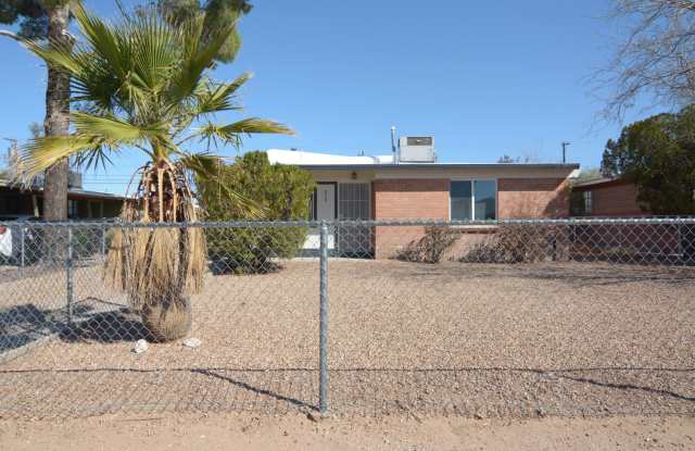 Remodeled 2 Bedroom 1 Bath House! Close to the UofA! - 839 East Linden Street, Tucson, AZ 85719 Remodeled 2 Bedroom 1 Bath House! Close to the UofA! - 839 East Linden Street, Tucson, AZ 85719