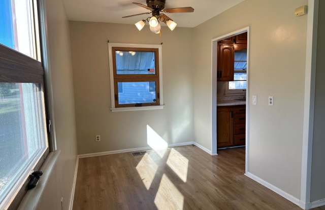 Recently Renovated 2 Bed 1 Bath Gallery 4