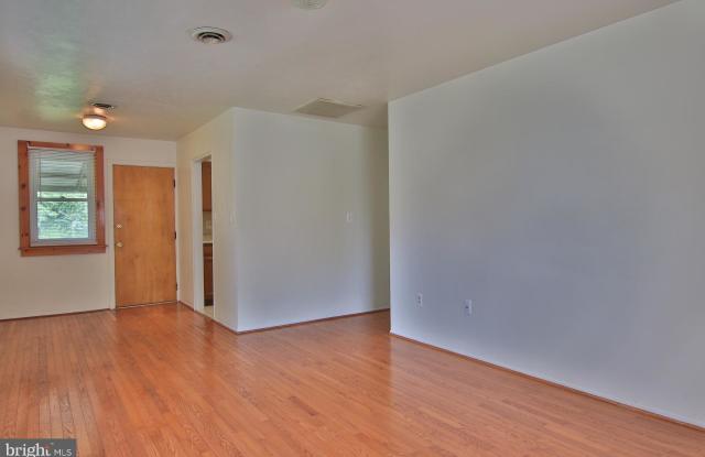 702 COTTER ROAD Gallery 4