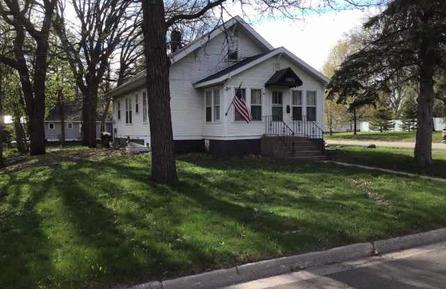1102 Kenwood St - 1102 Kenwood Street, Alexandria, MN 56308