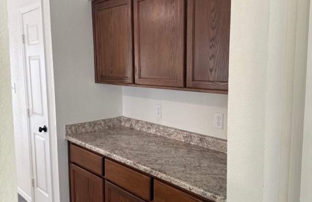 Desert Sands 4 bedroom 2 bathroom home with extra living room Gallery 4